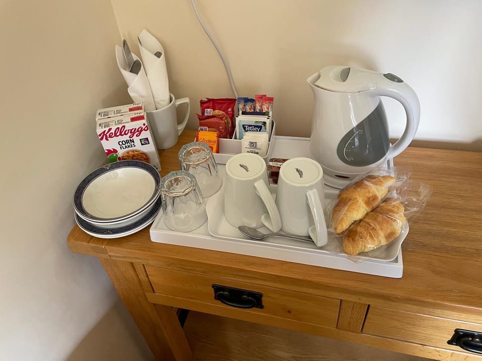 Coffee/tea facilities, Food and drinks