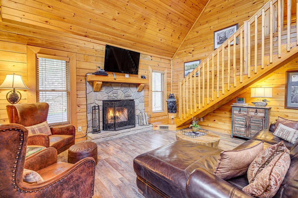 Lakefront Sevierville Cabin w/ Hot Tub & Fire Pit! Cabin in Douglas Lake