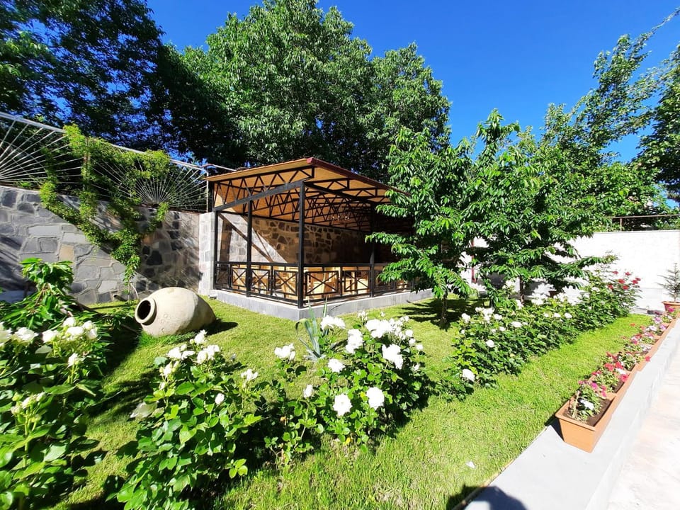 Restaurant/places to eat, Spring, Natural landscape, Summer, Garden, Balcony/Terrace, On site