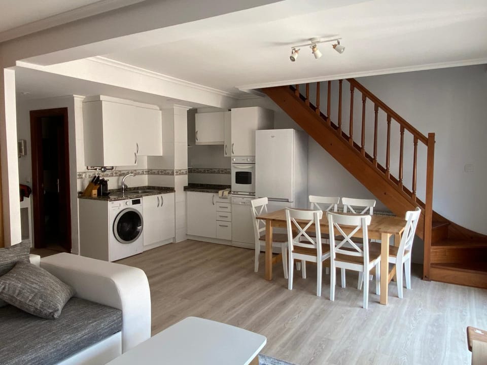 Kitchen or kitchenette, Living room, Seating area, Dining area, dishwasher, stove, washing machine