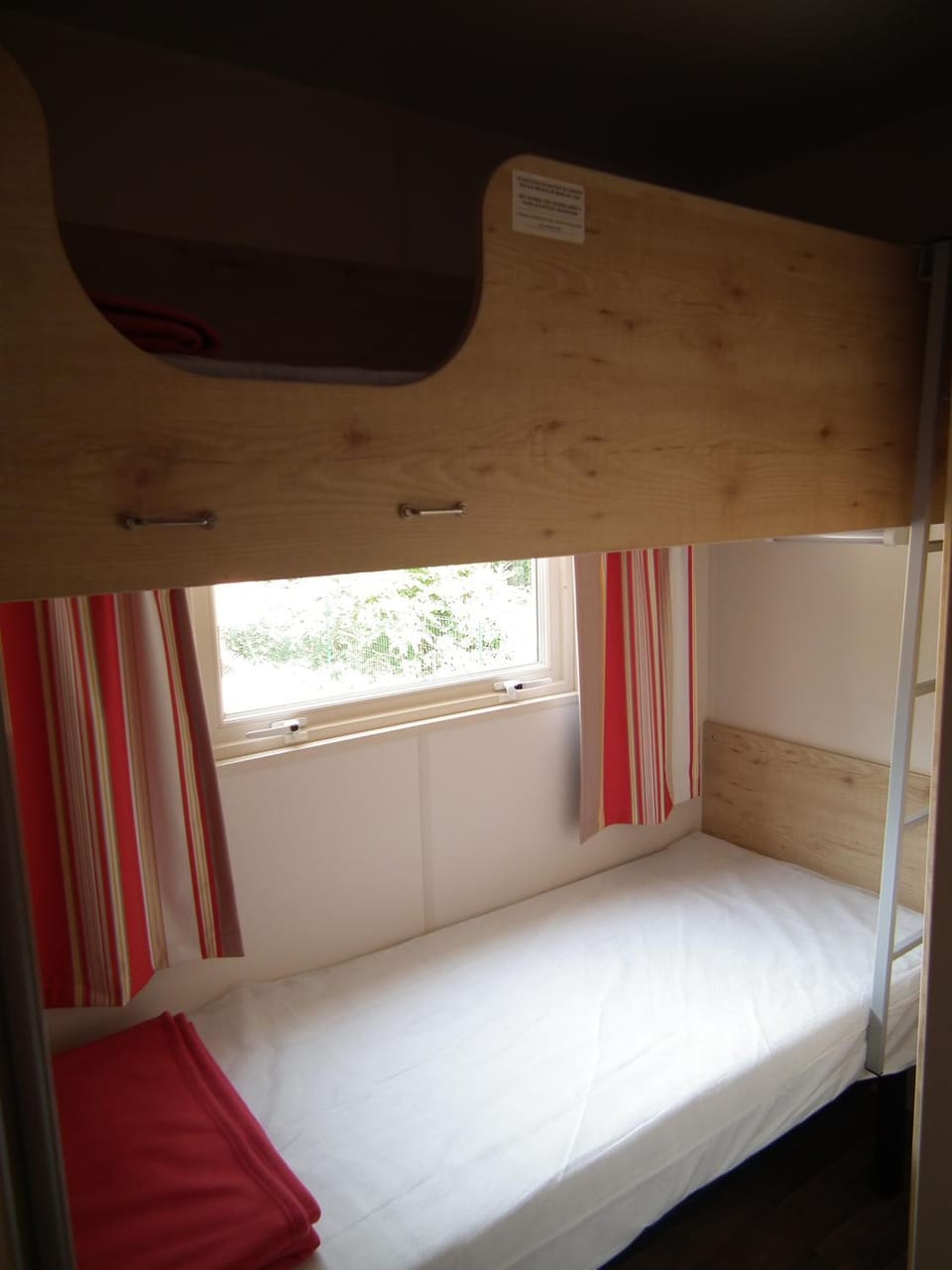 Bedroom, bunk bed