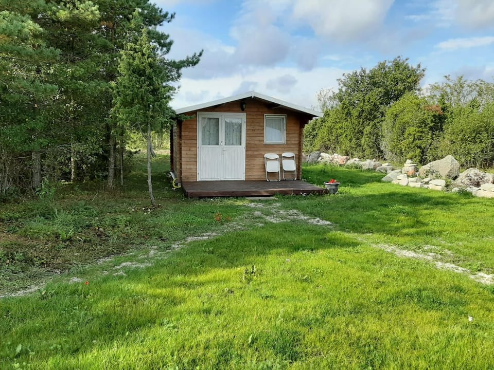Kadakasuitsu Loodustalu House in Estonia