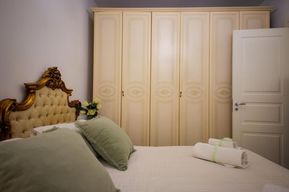 Giallo Napoletano Home Apartment in Naples
