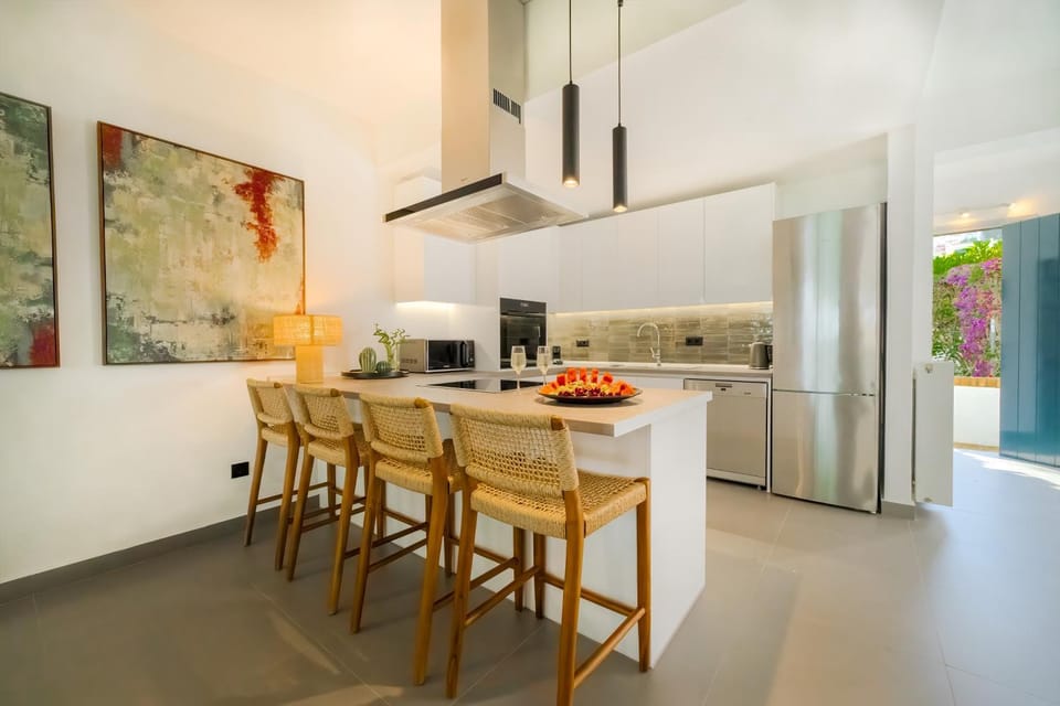 Kitchen or kitchenette, Dining area, dishwasher, oven, stove