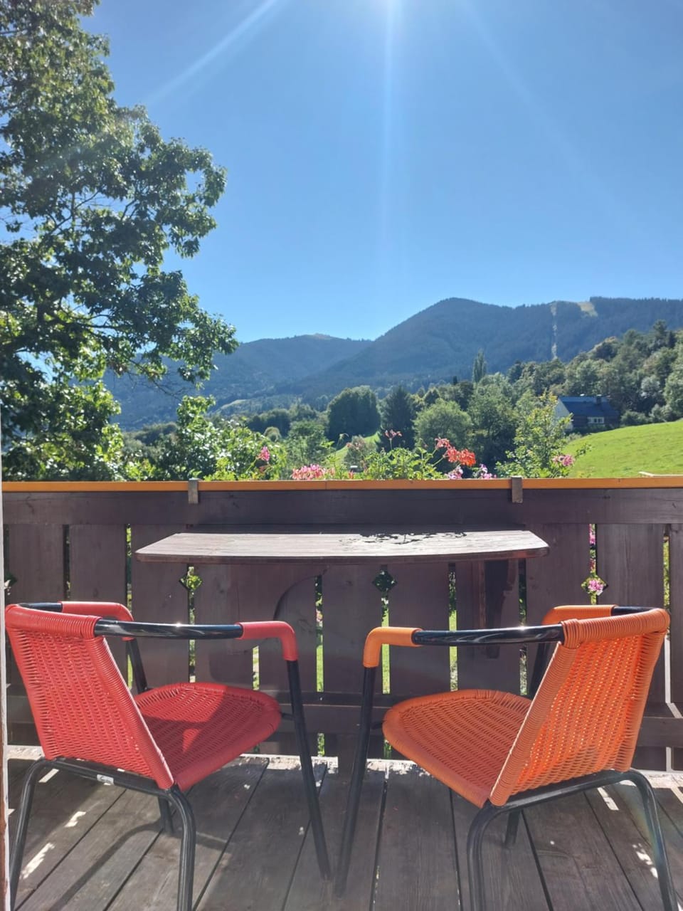 Balcony/Terrace, Bedroom, Mountain view