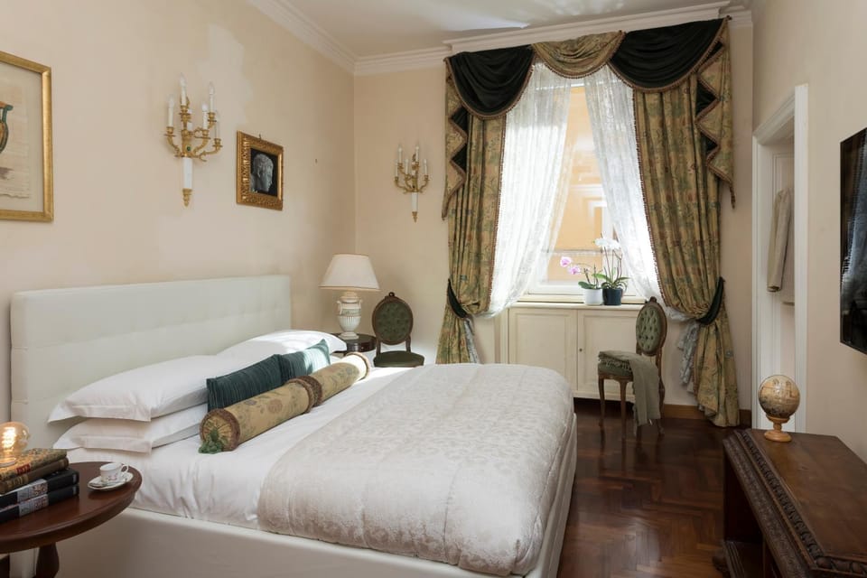 Luxury Apt with Colosseum View Apartment in Rome