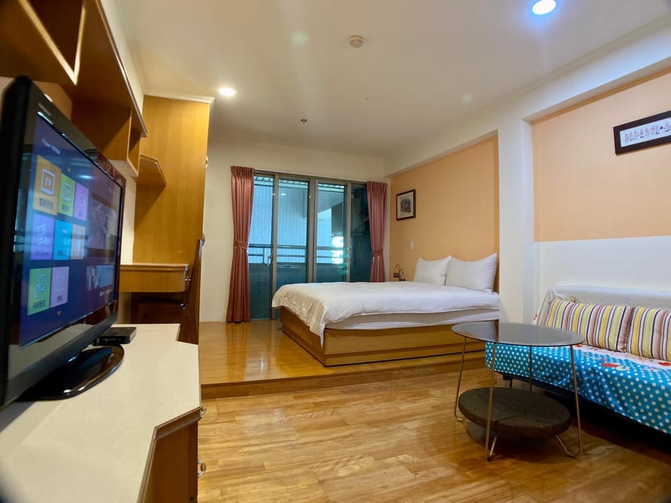 TV and multimedia, Photo of the whole room, Bedroom