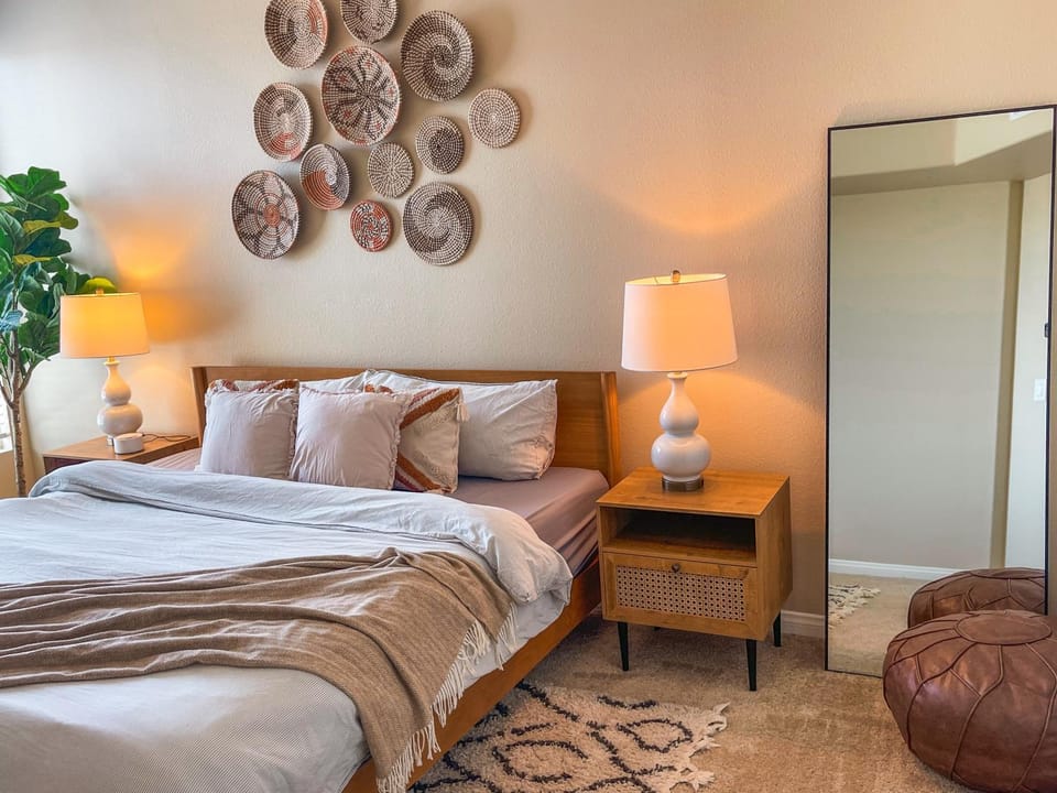 Bed, Photo of the whole room, Bedroom