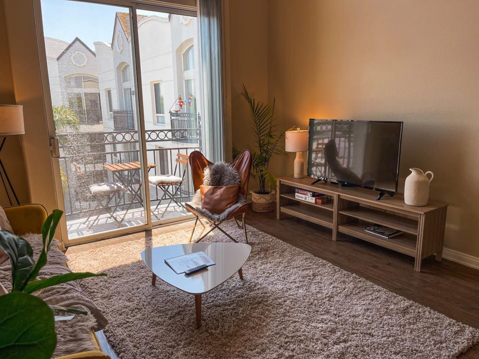 TV and multimedia, View (from property/room), Balcony/Terrace, Living room, Seating area