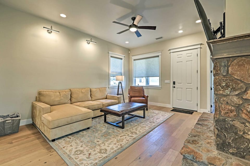 Flagstaff Oasis w/ Hot Tub - 3 Mi to Downtown! House in Flagstaff