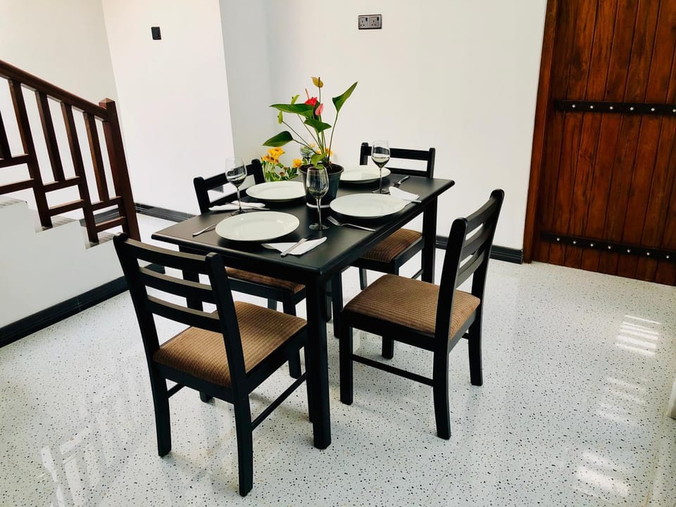 Seating area, Dining area