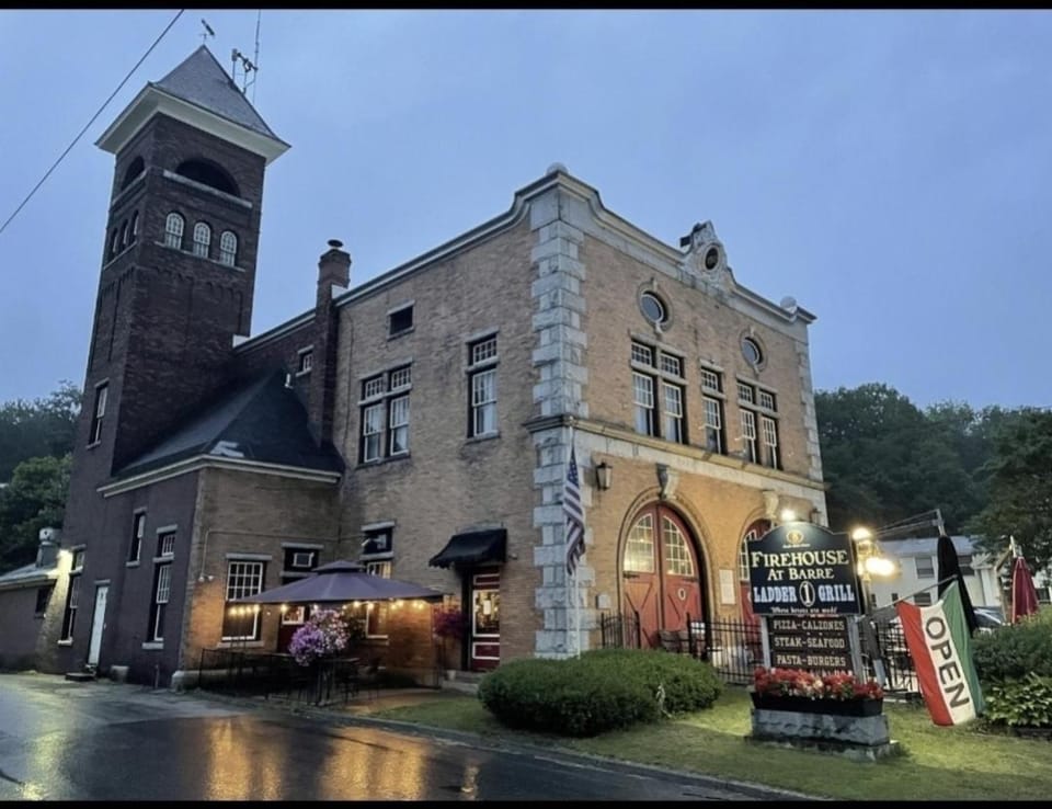 Property building, Restaurant/places to eat