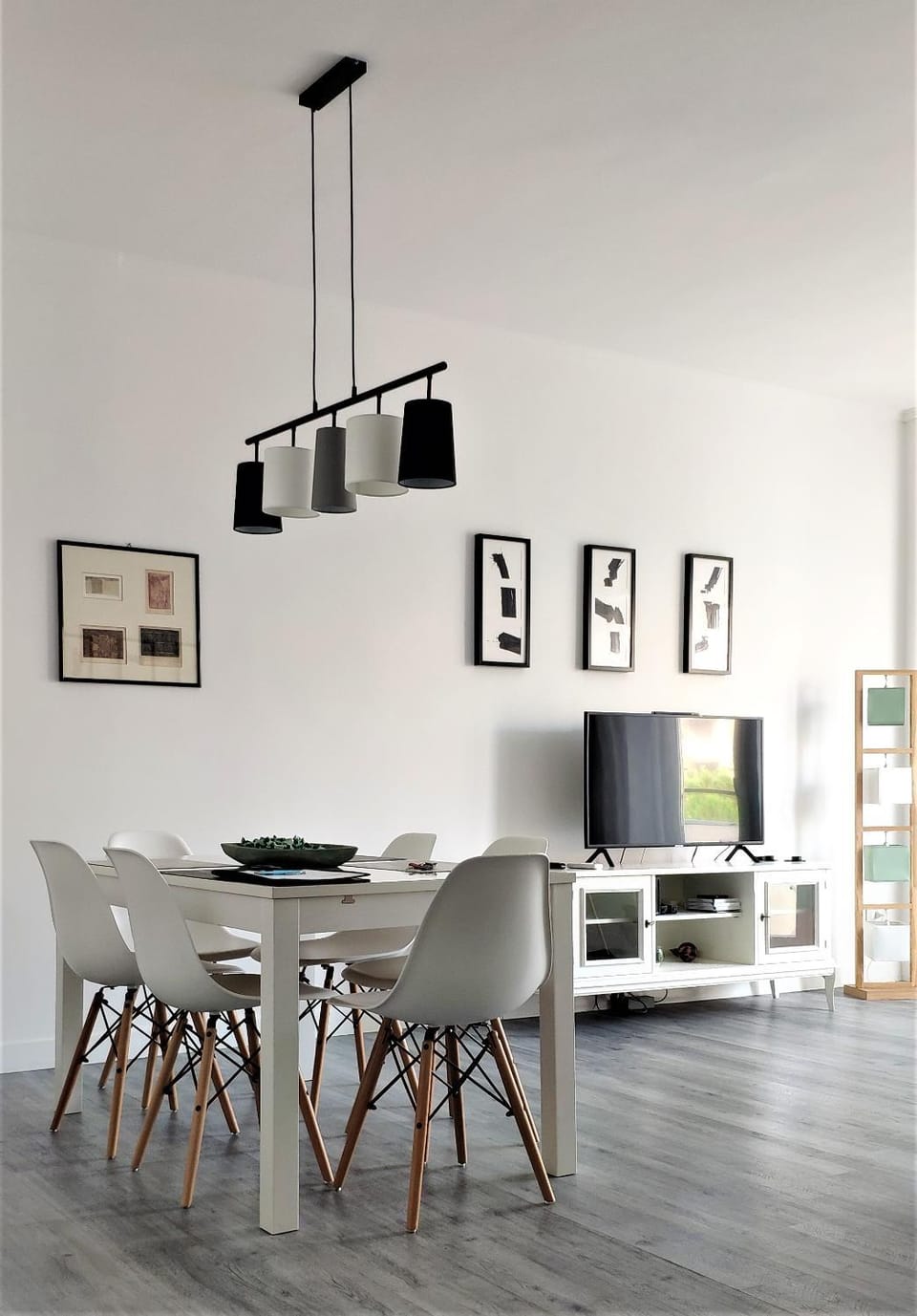 Seating area, Dining area