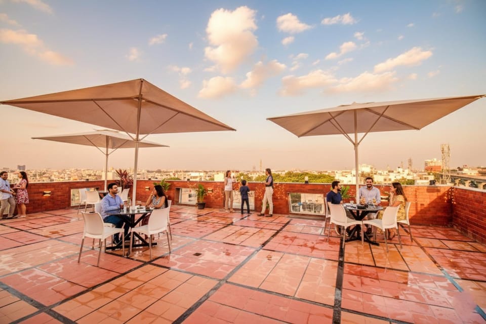 Restaurant/places to eat, Balcony/Terrace