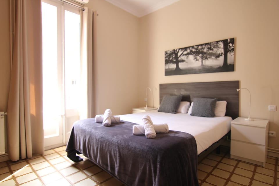Bed, Photo of the whole room, Bedroom