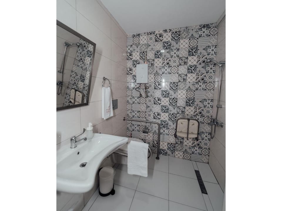 Toilet, Bathroom, towels