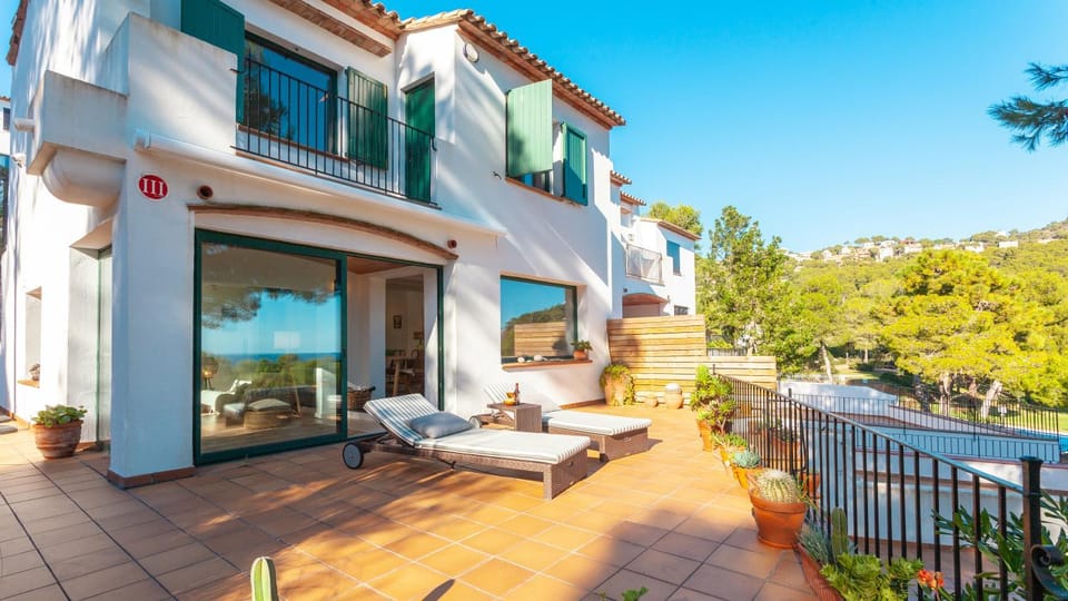 Property building, Patio, Day, Natural landscape, Garden, View (from property/room), Balcony/Terrace, Garden view, Pool view, Swimming pool, sunbed