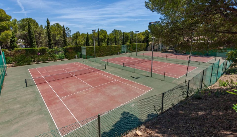 Nearby landmark, Spring, Off site, Day, Natural landscape, Activities, Summer, Fishing, Golfcourse, Horse-riding, Minigolf, Snorkeling, Squash, Tennis court, Windsurfing, Canoeing, Hiking, Cycling, Diving, Autumn