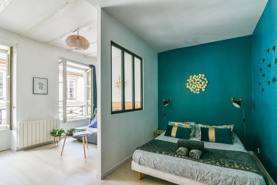 Bed, Living room, Photo of the whole room, Seating area, Bedroom