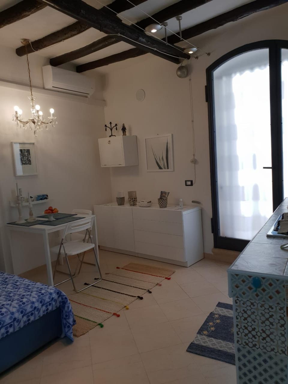 Bed, Photo of the whole room, Dining area, On site