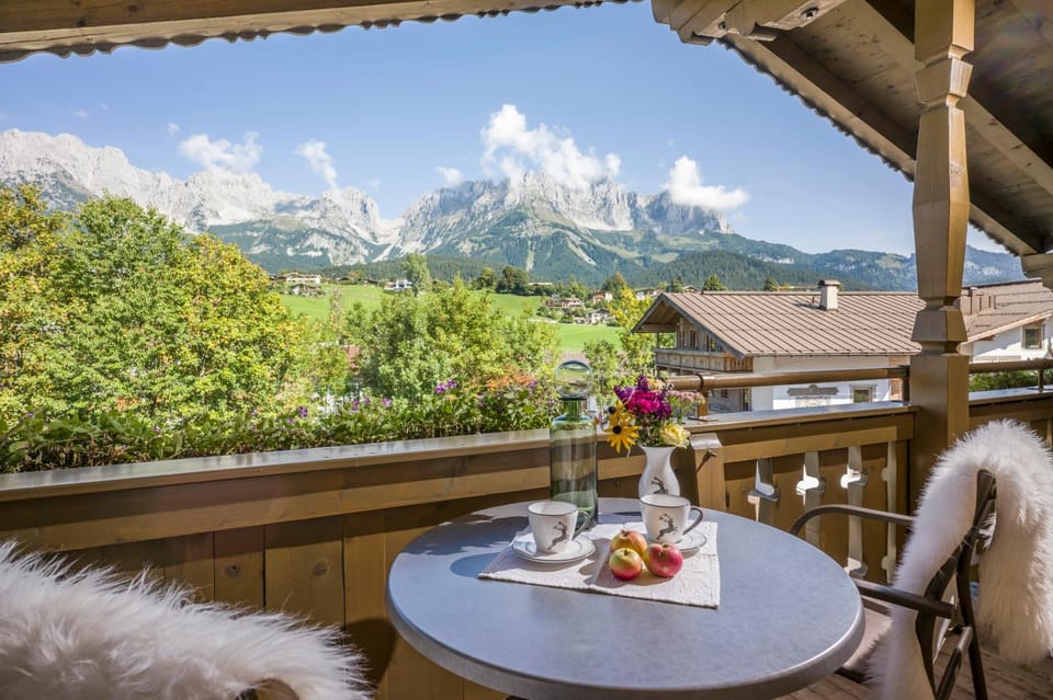 Balcony/Terrace, Mountain view