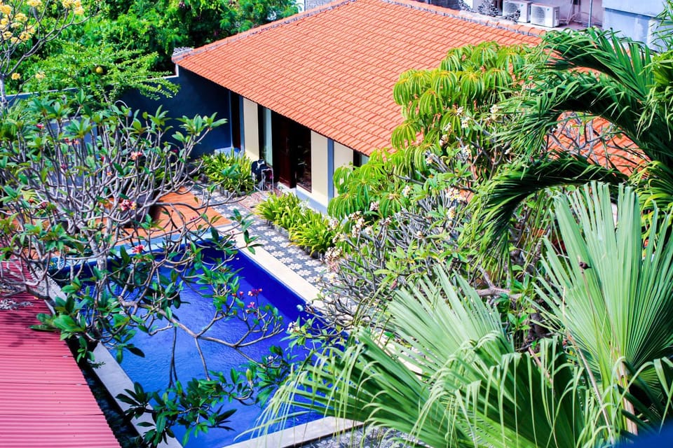 Property building, Garden, Swimming pool