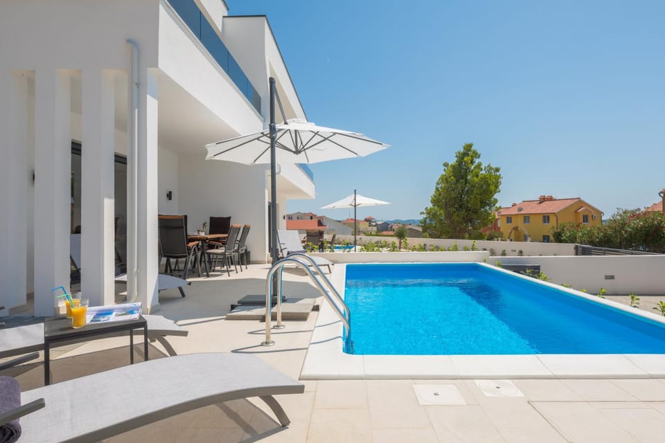 Property building, Swimming pool