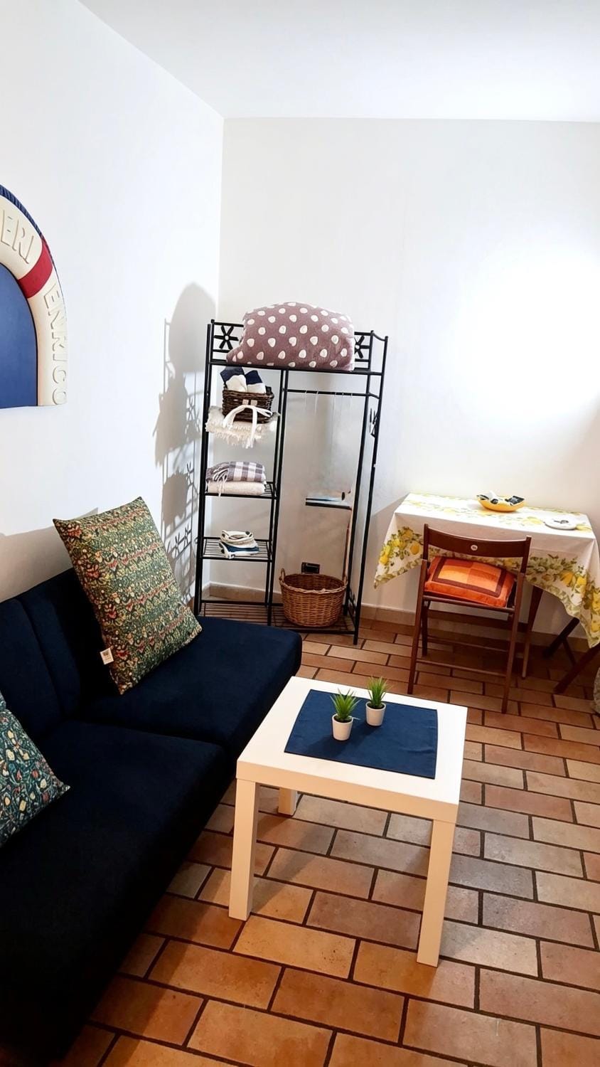 Kitchen or kitchenette, Living room, Seating area