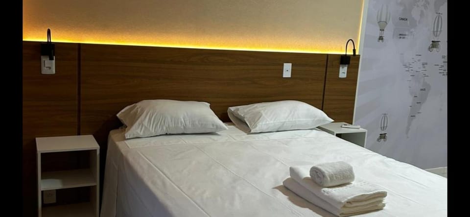 Bed, towels