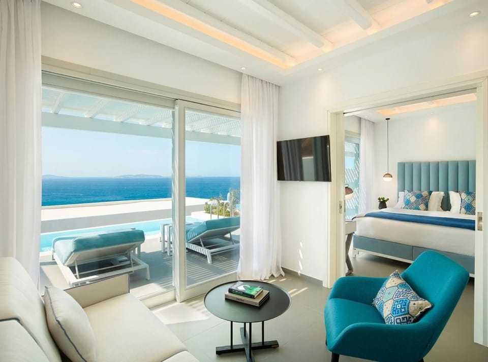 Bed, Balcony/Terrace, Living room, Swimming pool