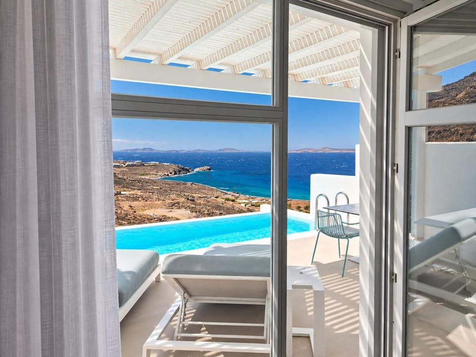 Patio, Day, Natural landscape, View (from property/room), Balcony/Terrace, Photo of the whole room, Bedroom, Sea view, Swimming pool