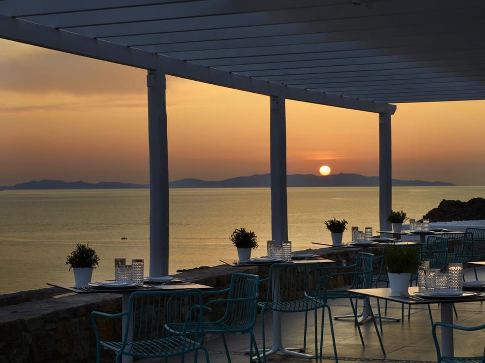 Restaurant/places to eat, Restaurant/places to eat, Natural landscape, Balcony/Terrace, Banquet/Function facilities, Dining area, Sea view, Sunset