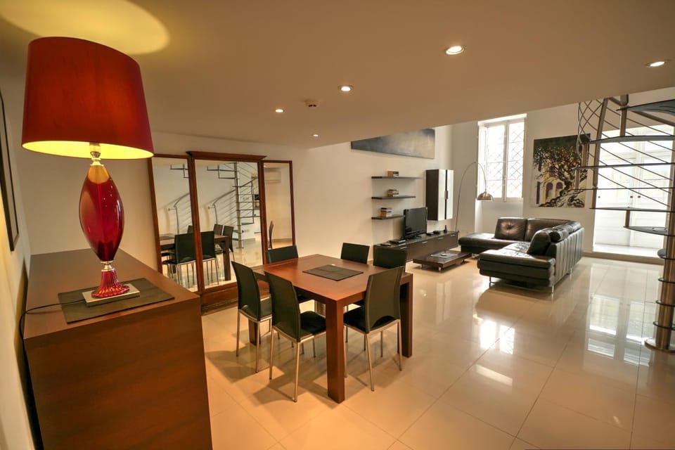 Living room, Dining area