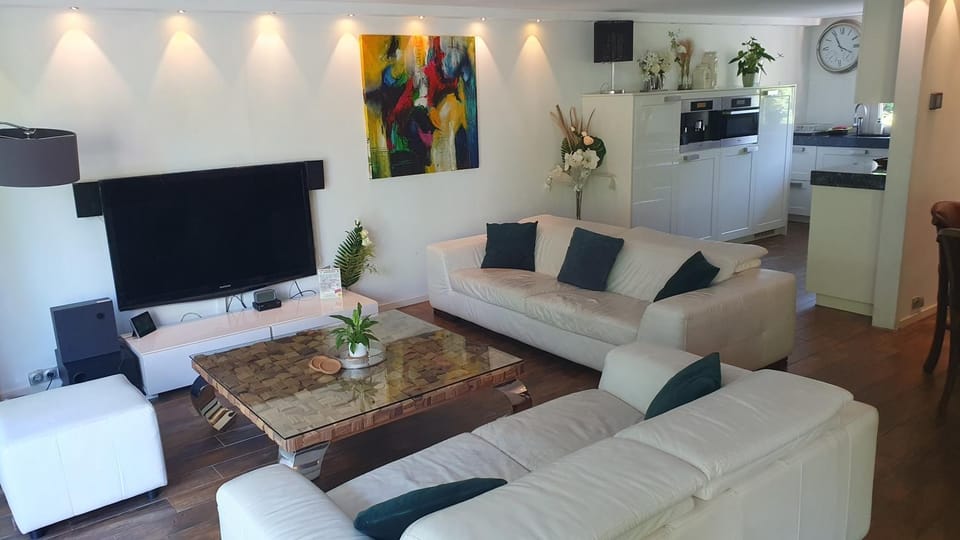 Lake House 74, luxury accommodation ir Sauna House in South Holland (province)