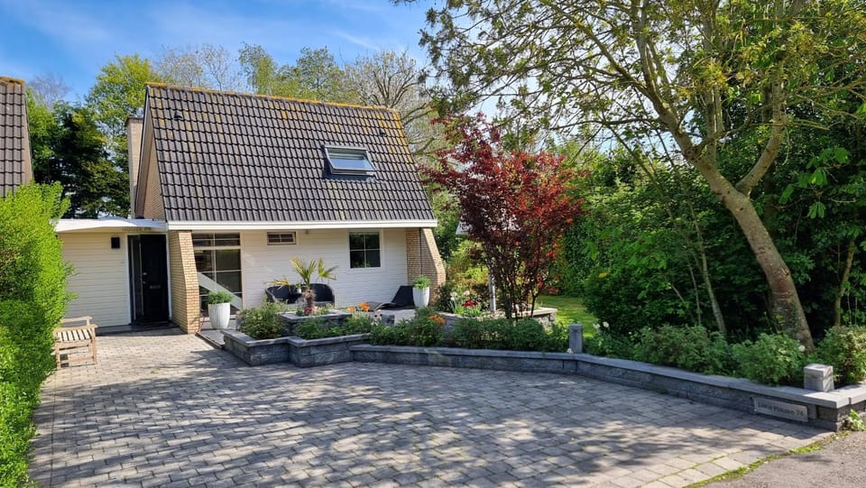 Lake House 74, luxury accommodation ir Sauna House in South Holland (province)