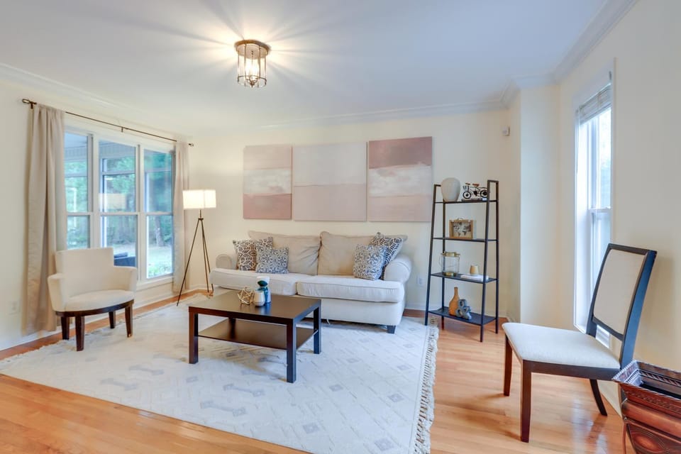 Spacious Stockbridge Manor: Pool Table, 2 Kitchens House in Stockbridge