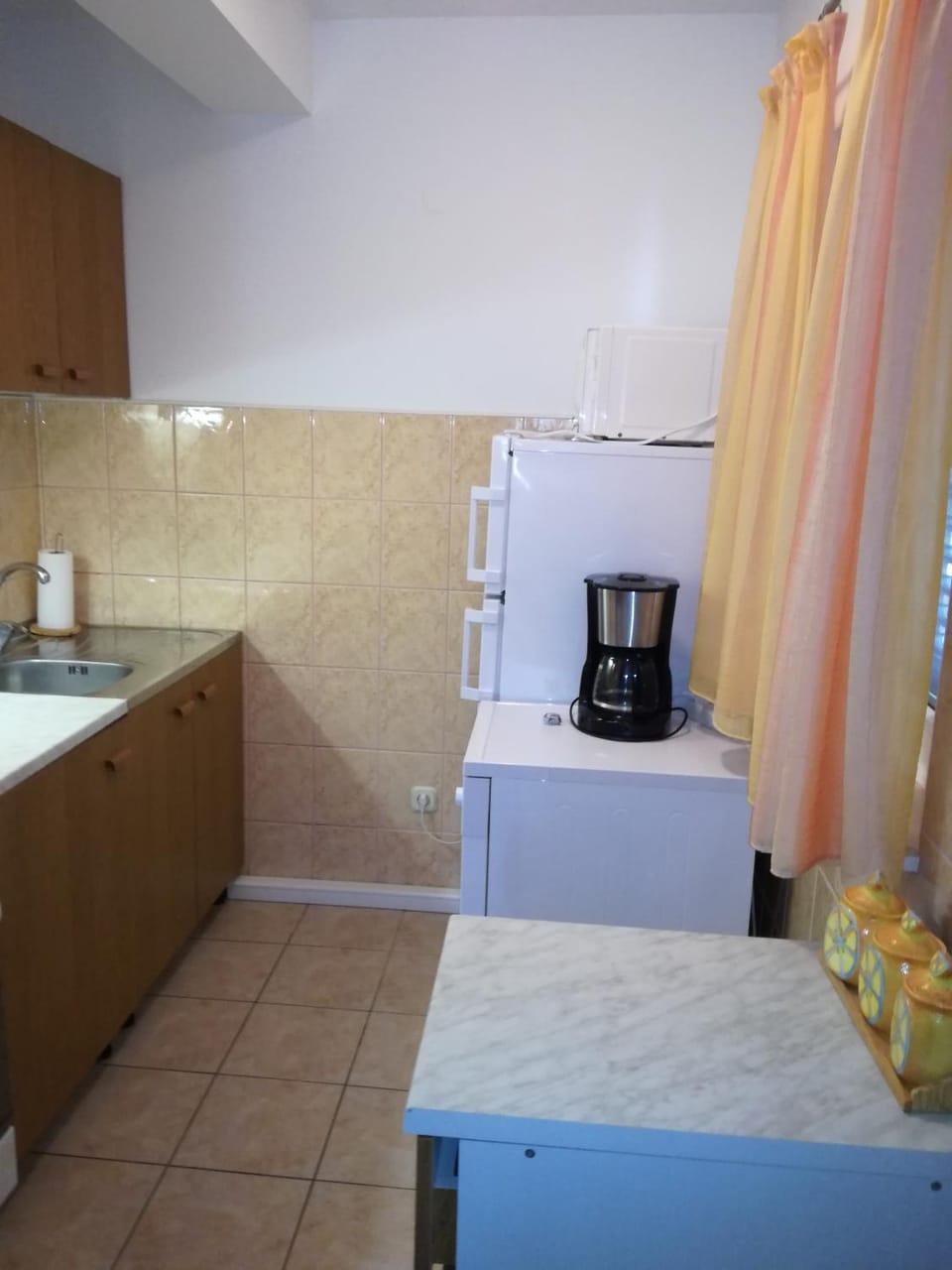 Coffee/tea facilities, Kitchen or kitchenette, stove, toaster