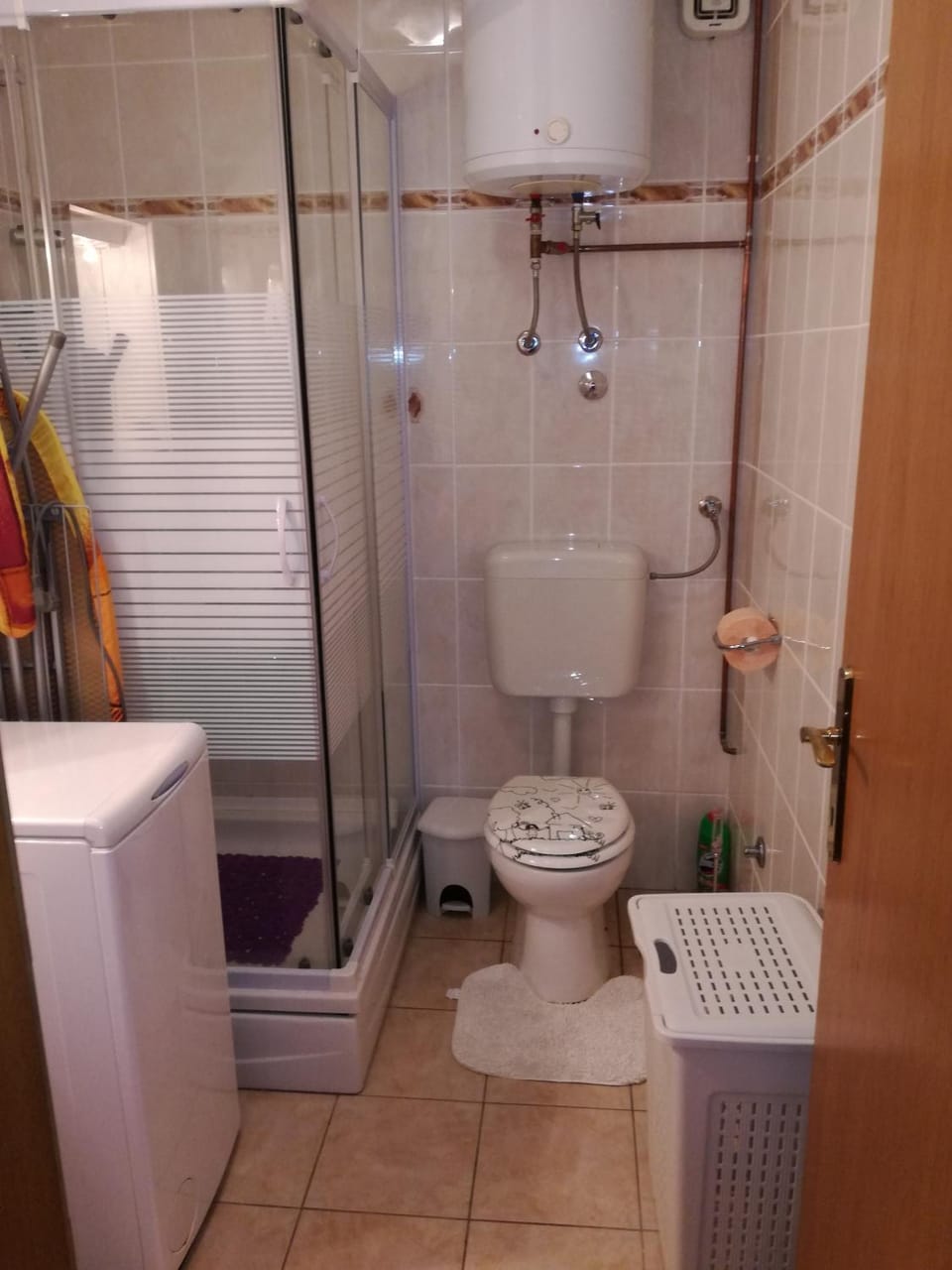 Shower, Toilet, Bathroom, towels