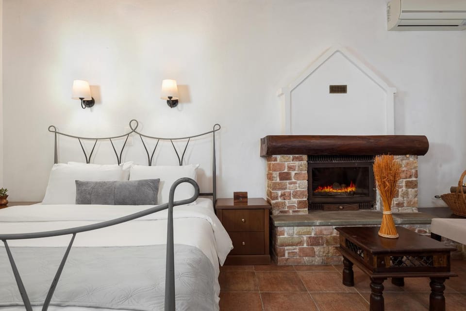 Bed, Bedroom, fireplace