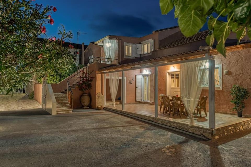 Alice Happy place 1 , only 5 minutes from the shipwreck!!! House in Zakynthos, Greece