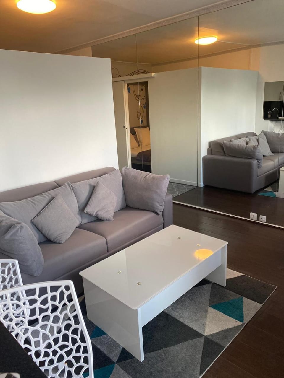 Chic Two Bedroom Apartment steps from Champs Elysees Apartment in Paris