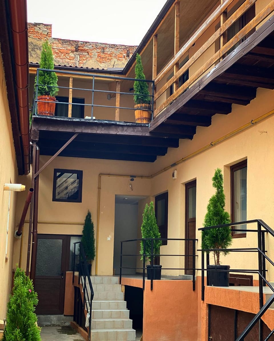 Property building, Facade/entrance, Balcony/Terrace