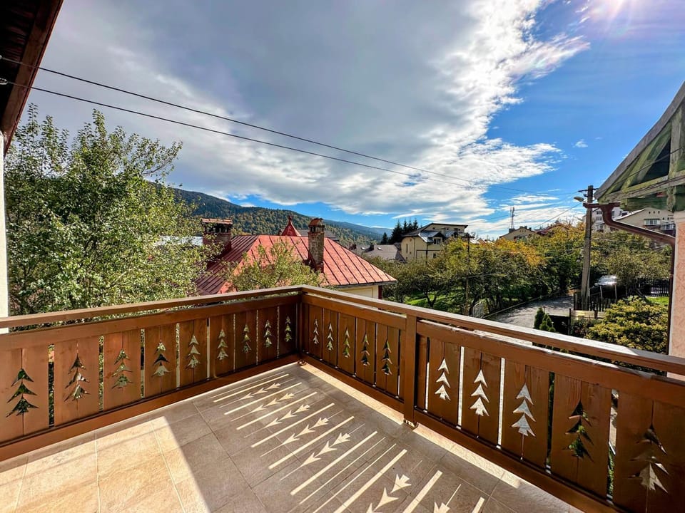 Balcony/Terrace, Mountain view