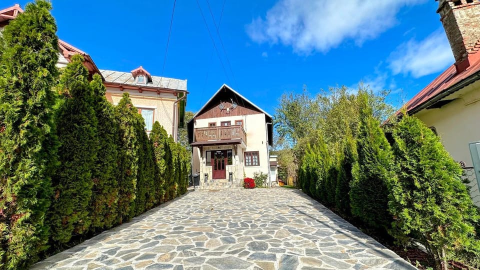 Property building, Facade/entrance, Parking