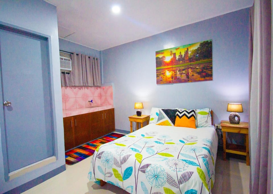 Bed, Kitchen or kitchenette, Bedroom