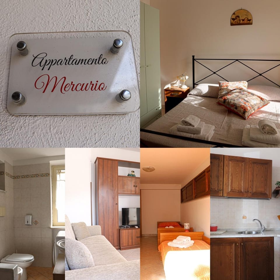 Bed, Kitchen or kitchenette, Photo of the whole room, Bedroom, Text overlay, towels
