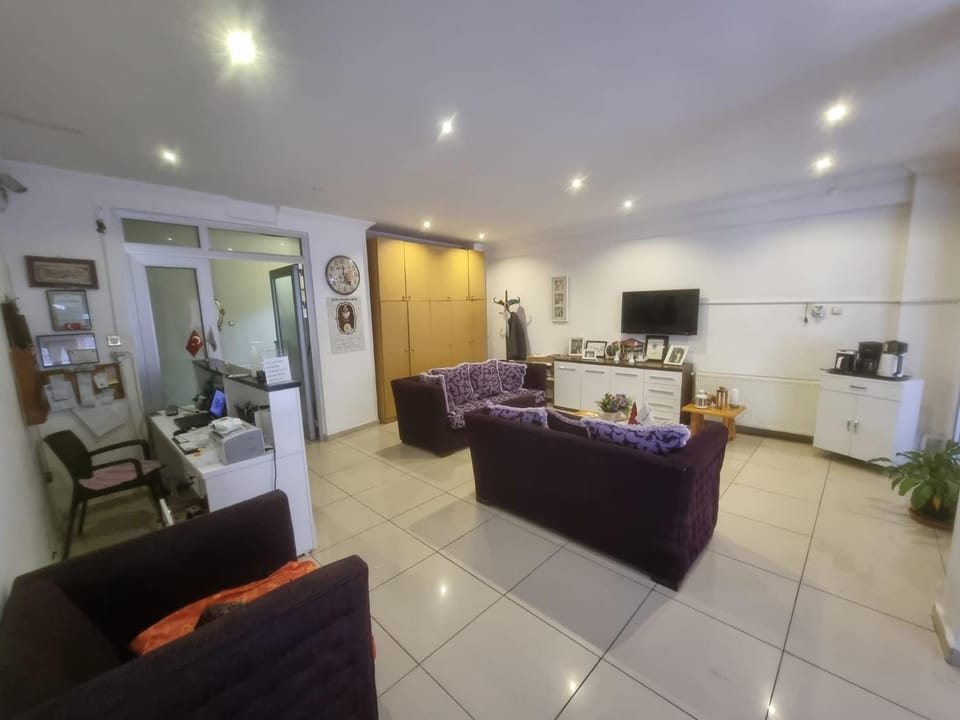 Communal lounge/ TV room, Lobby or reception