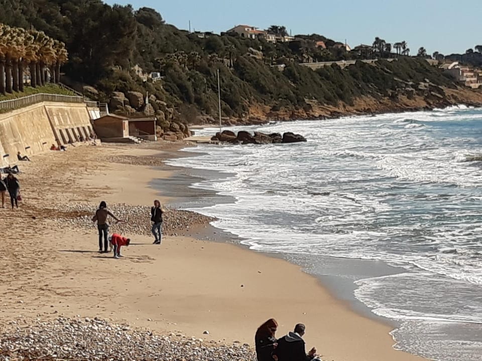 Sanary Bandol plein SUD Apartment in Sanary-sur-Mer