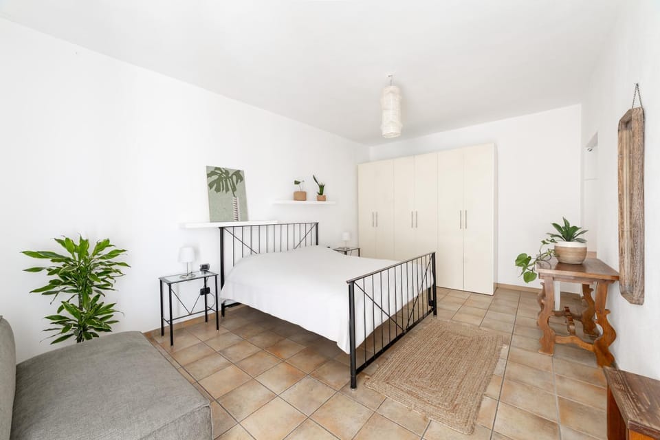 Bed, Photo of the whole room, Bedroom, wardrobe