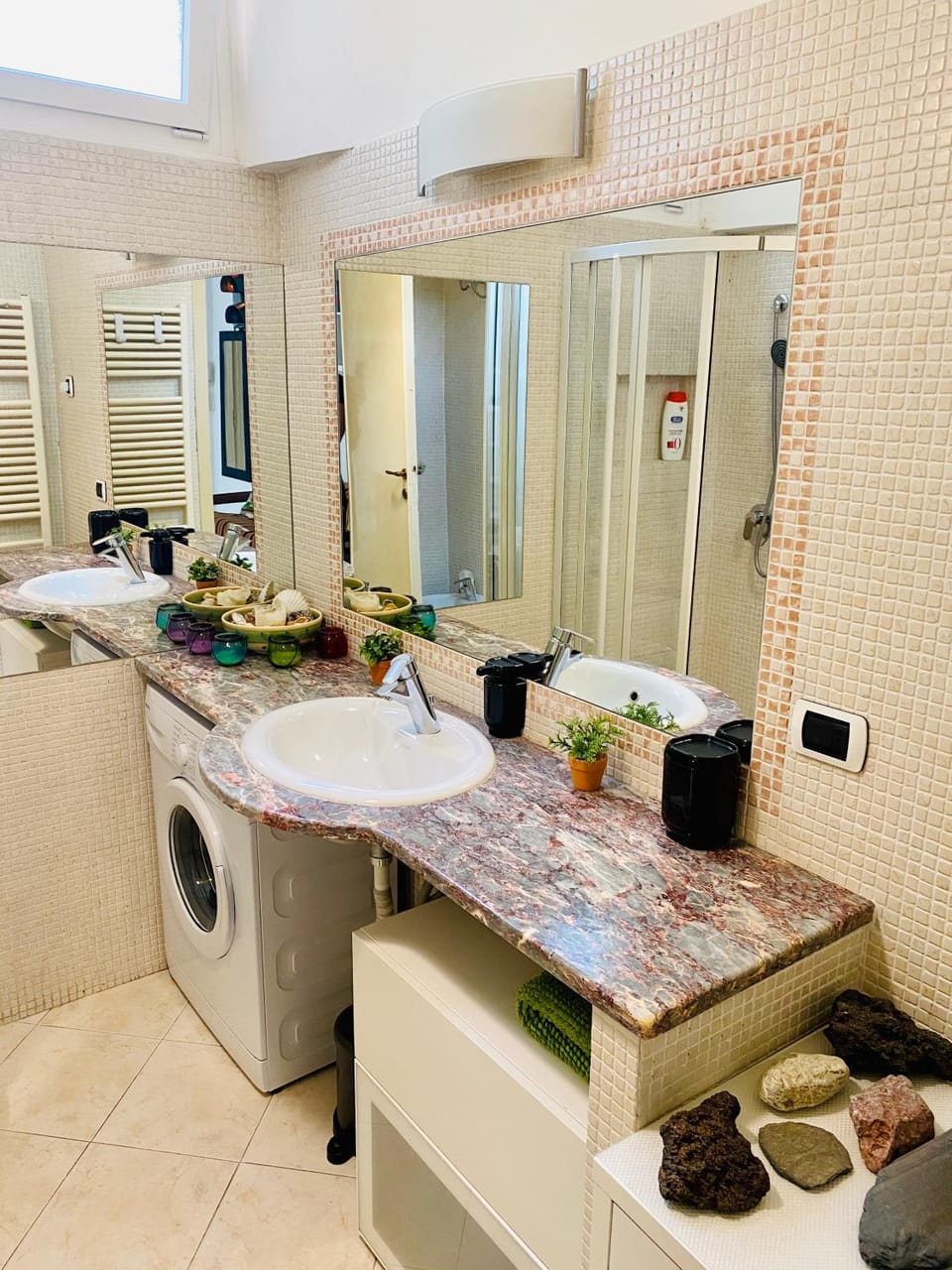 Bathroom, Decorative detail